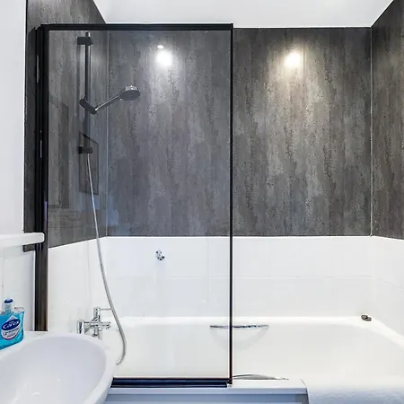 Orient City Loft With Free Parking, Balcony, And Netflix
