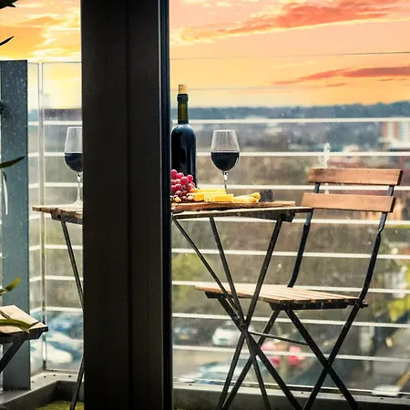 Apartment Orient City Loft With Free Parking, Balcony, And Netflix